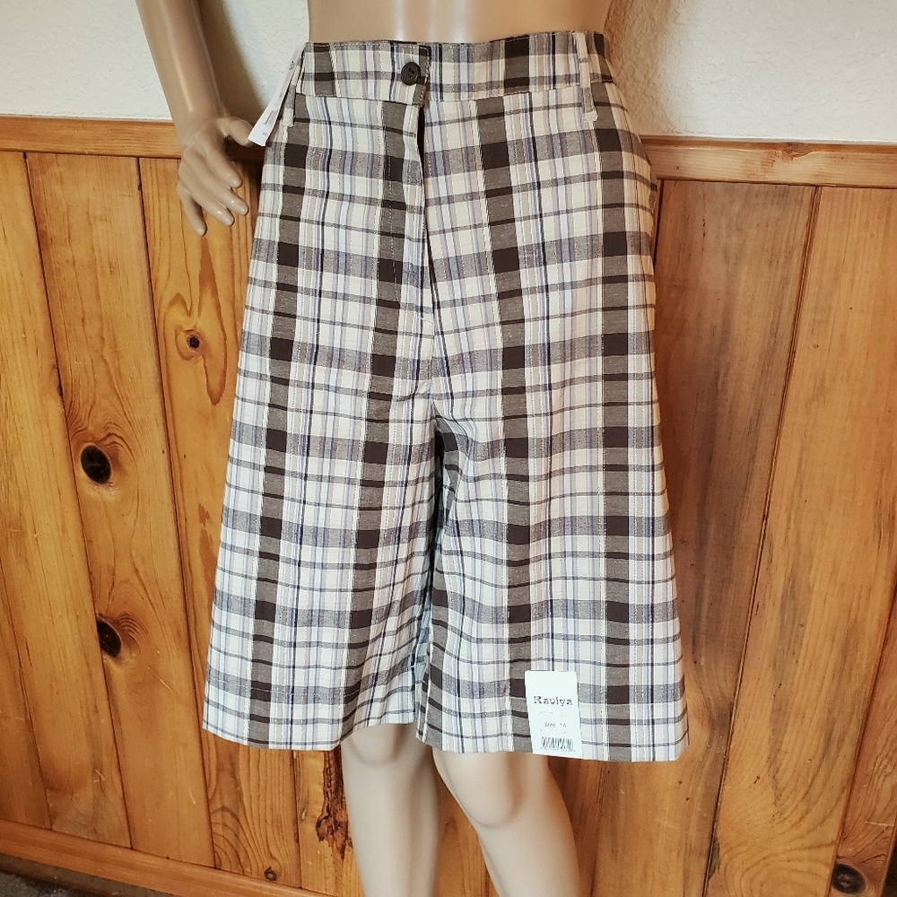 Raviya Bermuda Shorts - Picture 2 of 2